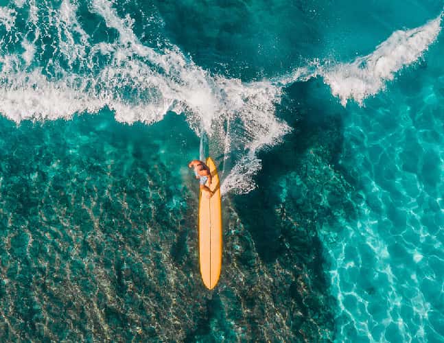 Surf Ile Maurice vue du ciel - Où faire du surf à l’île Maurice ? Meilleurs spots et conseils Surf Ile Maurice vue du ciel