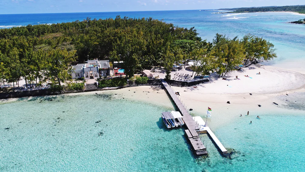 ile des deux cocos ciel - L'île des Deux Cocos : une adresse exclusive à découvrir ile des deux cocos vue du ciel