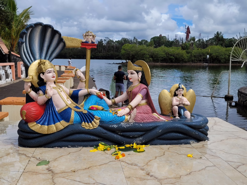 Statues et divinités à Ganga Talao Grand Bassin