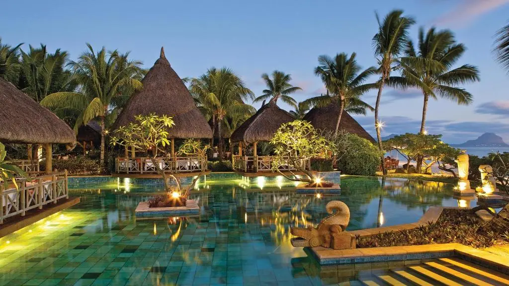 piscine nuit Hotel La Pirogue - Hôtels Île Maurice : Découvrez notre sélection piscine nuit Hotel La Pirogue