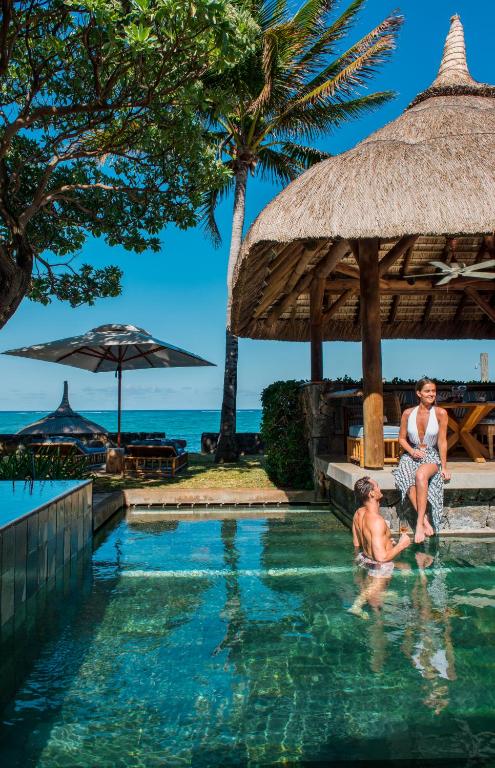 hotel constance belle mare couple piscine