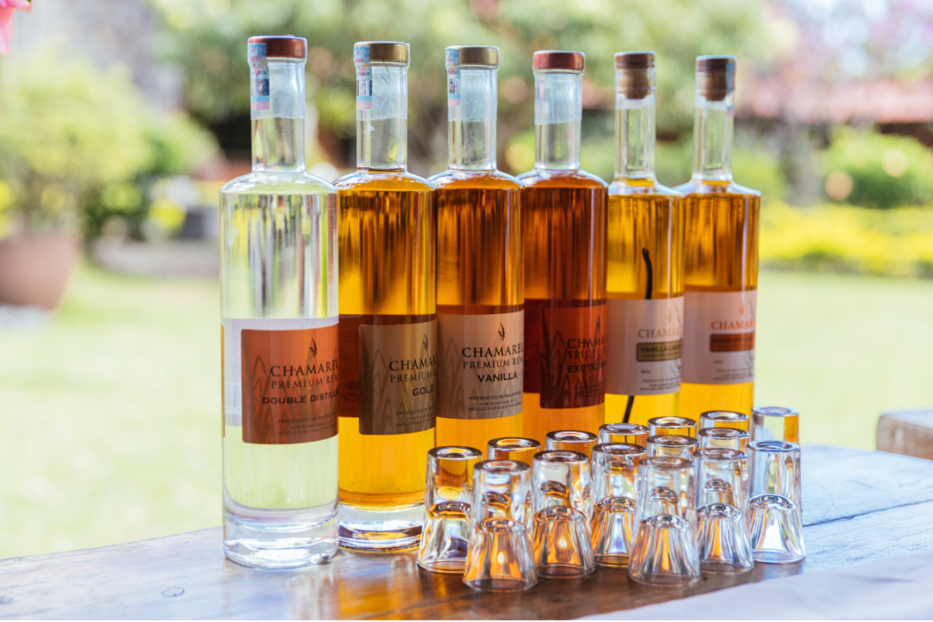 Illustration d’un rhum mauricien entre canne à sucre et ambiance tropicale