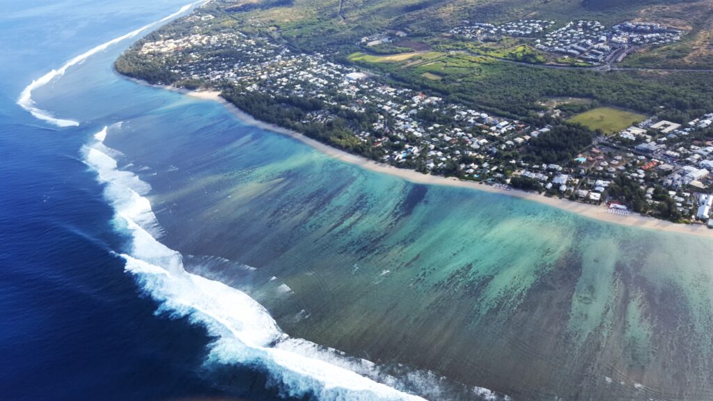 web 1787497113523 baugw8 1 - Quelle île se trouve à côté de La Réunion ? Quelle île à côté de La Réunion choisir selon votre projet de voyage ?